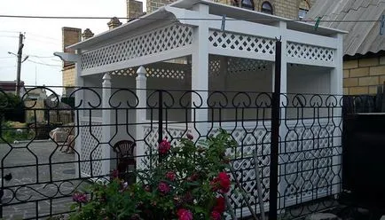 Pavilonban a kerti telek