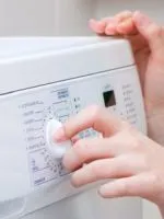A köpeny lehet mosni