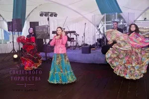 Tánc az esküvőn Roma Tánc az esküvőn Roma