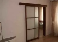 Az ajtó a konyhába, mint a
