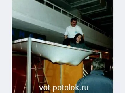 Ha elárasztott lakás egy szakaszon mennyezet