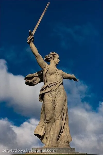 Hogyan kell felhívni a szobor