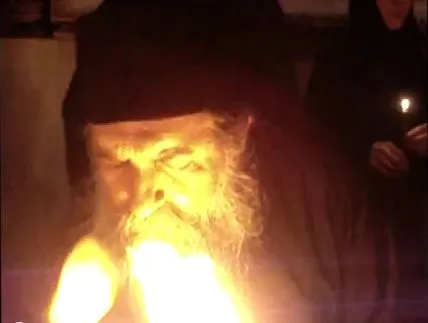Miért van az, Holy Fire leereszkedik