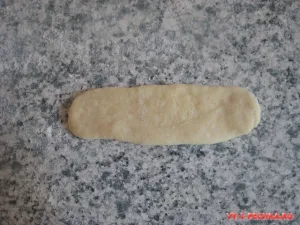 Hogyan csomagolja a kolbász a tésztába