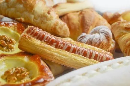 Hogyan csomagolja a kolbász a tésztába Hogyan csomagolja a kolbász a tésztába