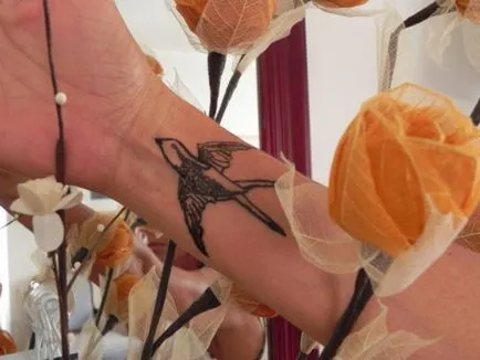 Tattoo viszont saját kezűleg kell felhívni