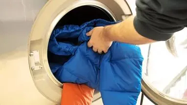 A köpeny lehet mosni
