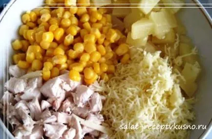 Salat a ananasov és csirke