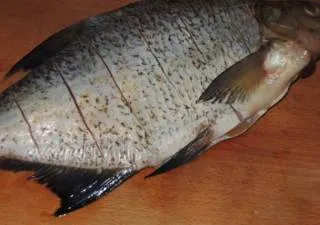 Hogyan kell sütni a sütőben keszeg