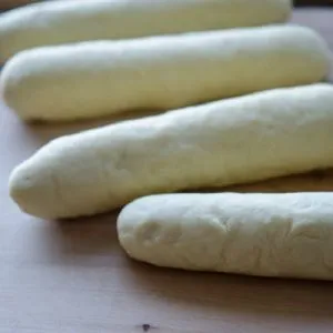 Hogyan csomagolja a kolbász a tésztába