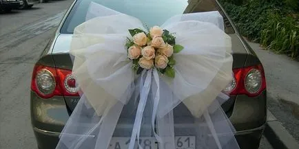 Hogyan lehet lekötni egy szatén masni