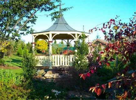 Pavilonban a kerti telek