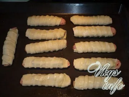 Hogyan csomagolja a kolbász a tésztába