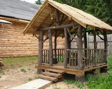 Pavilonban a kerti telek