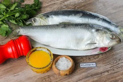 Hogyan kell sütni a sütőben hering