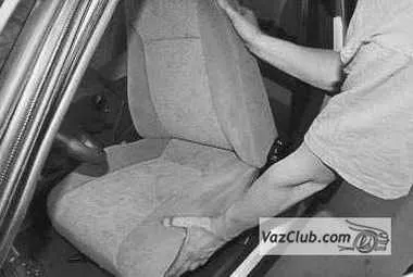 A gyermekülés eltávolítása a Pryor