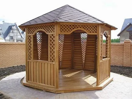 Pavilonban a kerti telek