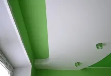 Hogyan lehet elrejteni a mennyezeten párkány