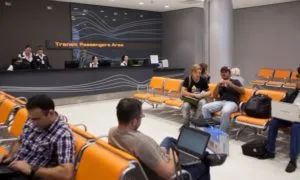 Mi a repülőtér tranzit zónában
