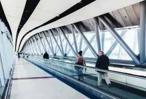 Mi a repülőtér tranzit zónában