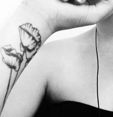 Tattoo viszont saját kezűleg kell felhívni
