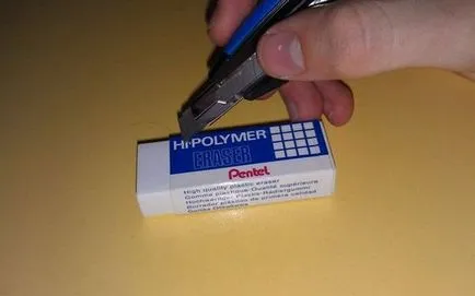 Valamint írja le
