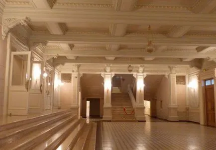 Mi a mezzanine a színházban