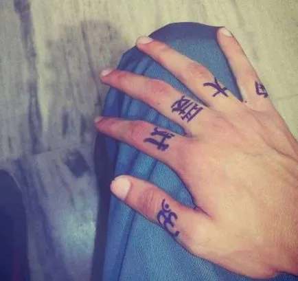 Tattoo viszont saját kezűleg kell felhívni