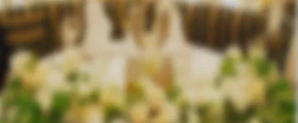 Hogyan lehet díszíteni egy esküvői asztalra