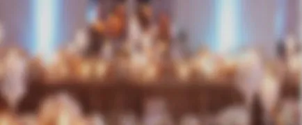 Hogyan lehet díszíteni egy esküvői asztalra