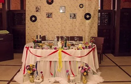 Hogyan lehet díszíteni egy esküvői asztalra Hogyan lehet díszíteni egy esküvői asztalra