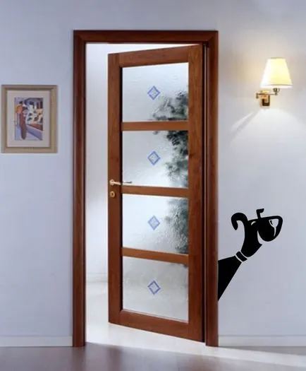 Az ajtó a konyhába, mint a