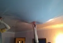 Ha elárasztott lakás egy szakaszon mennyezet