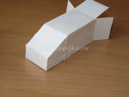 Az autó papírból saját kezűleg