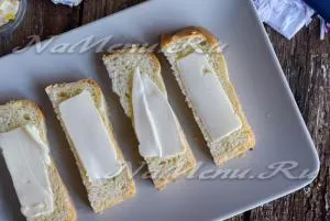 Szendvicset paradicsommal és fokhagymával, sajttal recept egy fotó