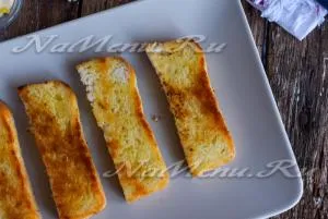 Szendvicset paradicsommal és fokhagymával, sajttal recept egy fotó