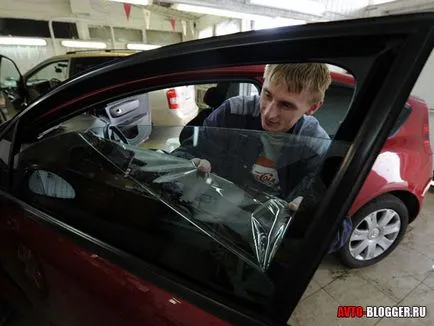 A bozót ragasztó színezés maga az üveg és teljesen, avtoblog