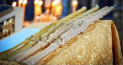 Minden az esküvő a templomban