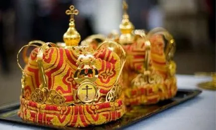 Minden az esküvő a templomban
