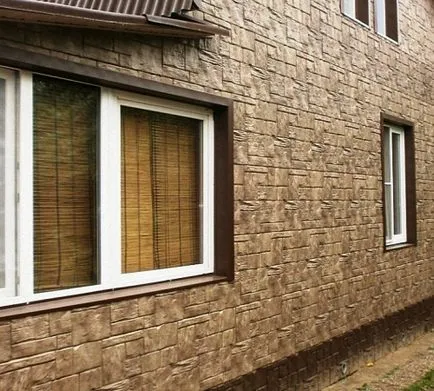 Front panel alatt egy szikla, épület portál