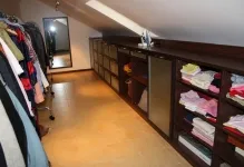 Öltöző kezével fotó, hogyan lehet a legjobban, mint a videó a régi bútorok, hogy milyen kényelmes