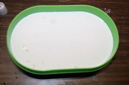 Primer kezeddel, épület portál