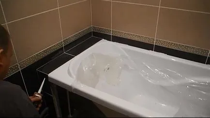 Csakúgy, mint, mint lezárjuk a varratok között a csempe és fürdőszoba - hézagtömítések (nyomóéi szalag) Hogyan és milyen tömítés az ízületek közötti lapok és fürdőszoba - hézagtömítések