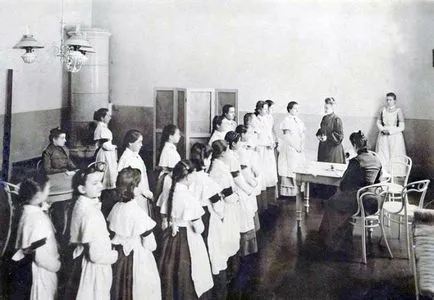 Mik voltak a szabályok az Institute for Noble Maidens
