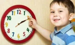 Hogyan kell tanítani a gyermeket, hogy megértsék az időt órában, tanítani a gyermeket, hogy felismerje és meghatározza az időt az óra (clock) Hogyan kell tanítani a gyermeket, hogy megértsék az időt órában, tanítani a gyermeket, hogy felismerje és meghatározza az időt az óra