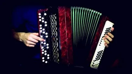 Hogyan lehet megtanulni játszani a harmonika