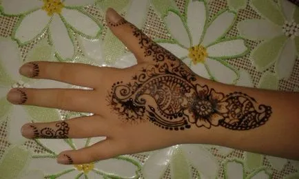 Hogyan kell alkalmazni a mehendi a test