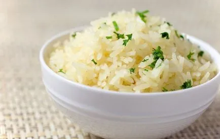 Hogyan kell főzni a rizst a díszítéshez, hogy ez omlós (forrásban lévő sós vízben) Hogyan kell főzni a rizst a díszítéshez, hogy ez omlós