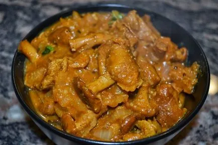 Főzni chanterelles egy serpenyőben, amelyek nem voltak gumi, és nem keserű - receptek Tejfölös,