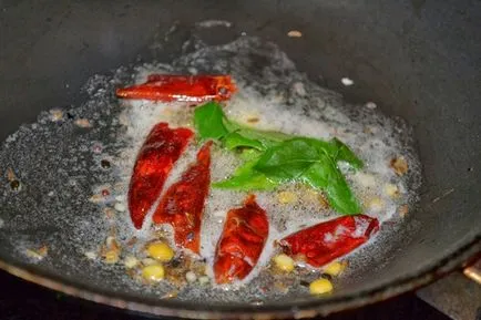 Főzni chanterelles egy serpenyőben, amelyek nem voltak gumi, és nem keserű - receptek Tejfölös,